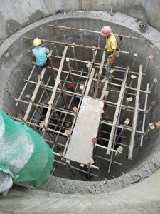 成都地铁电力医院站雨污水顶管施工